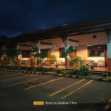 Hotel Aneka Baru Sleman  Eksteriør bilde