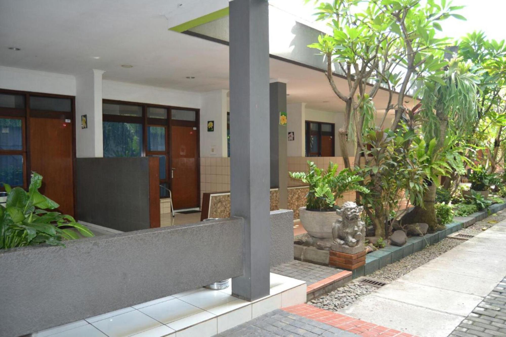 Hotel Aneka Baru Sleman  Eksteriør bilde